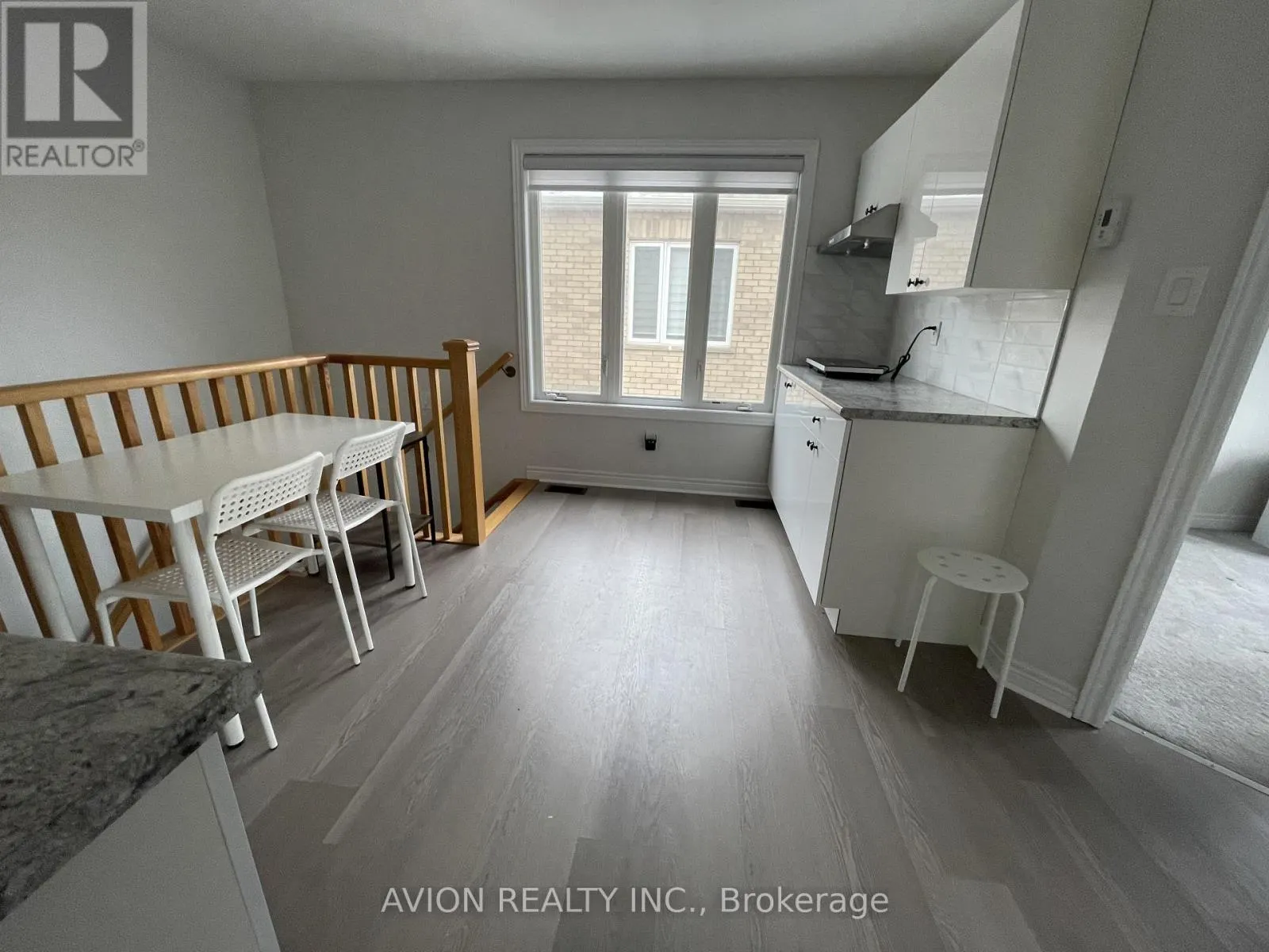 COACH HOUSE - 542 WHITES HILL AVENUE