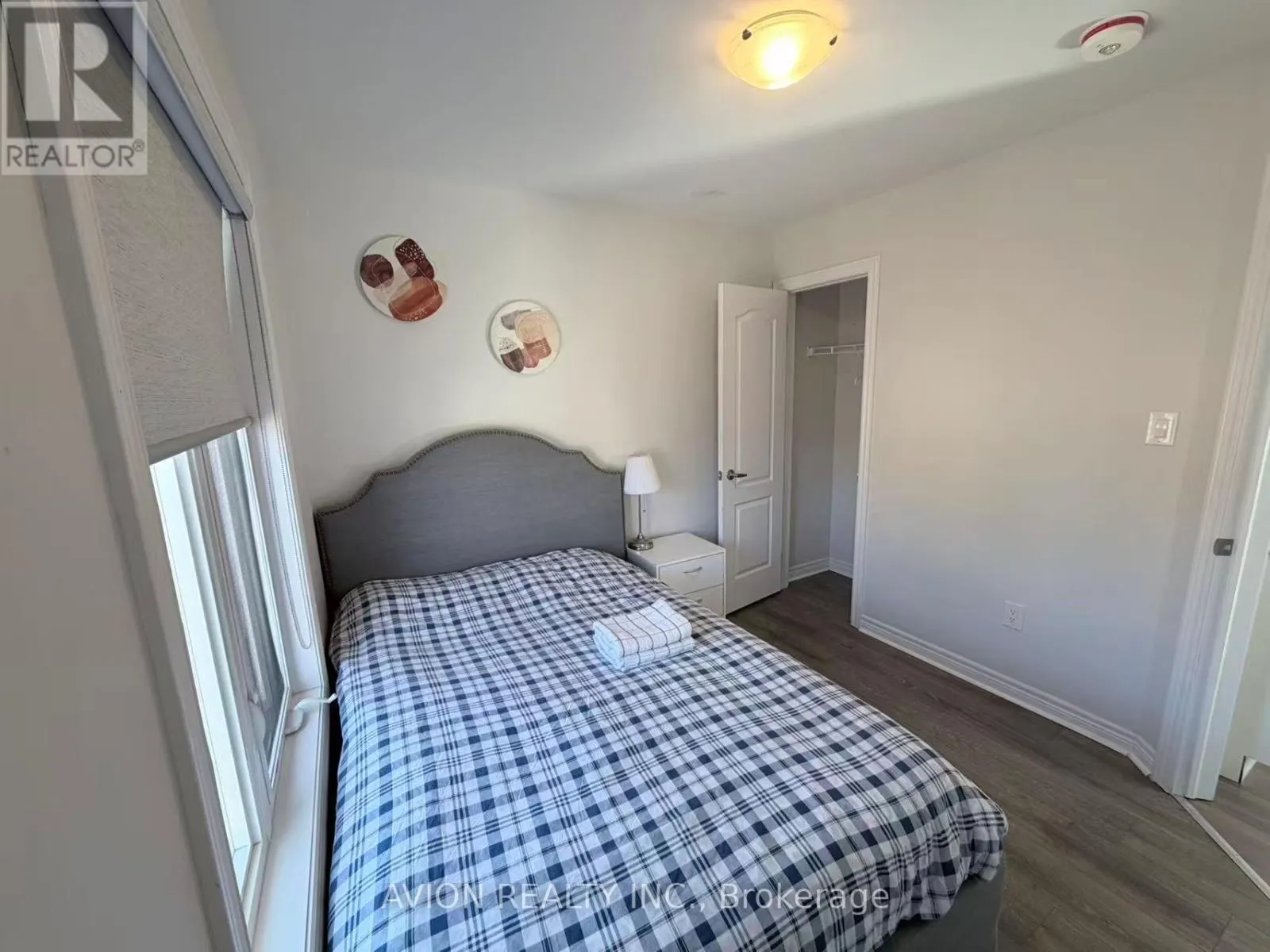 COACH HOUSE - 542 WHITES HILL AVENUE