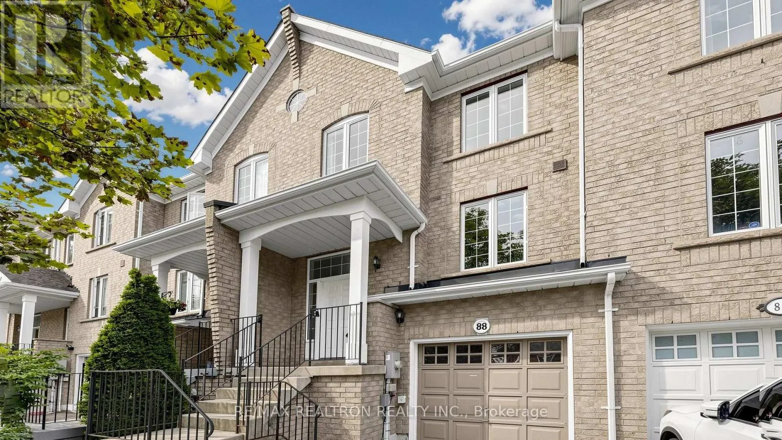 88 BANBROOKE CRESCENT