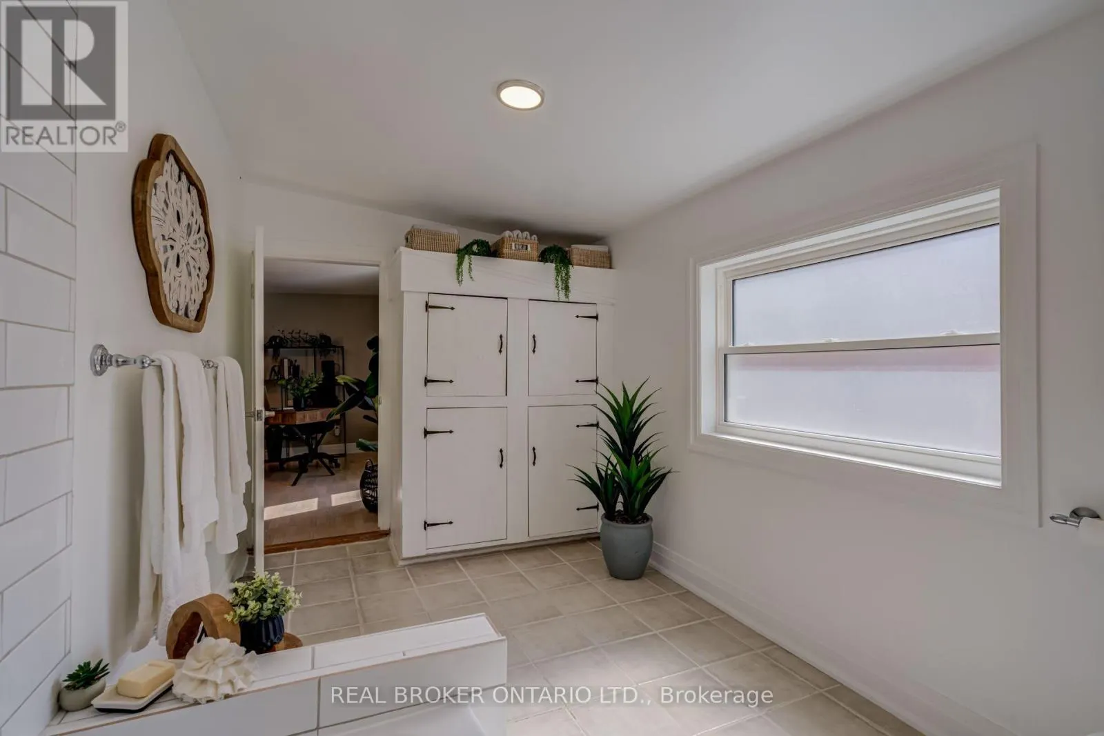 30 ELIZABETH STREET S