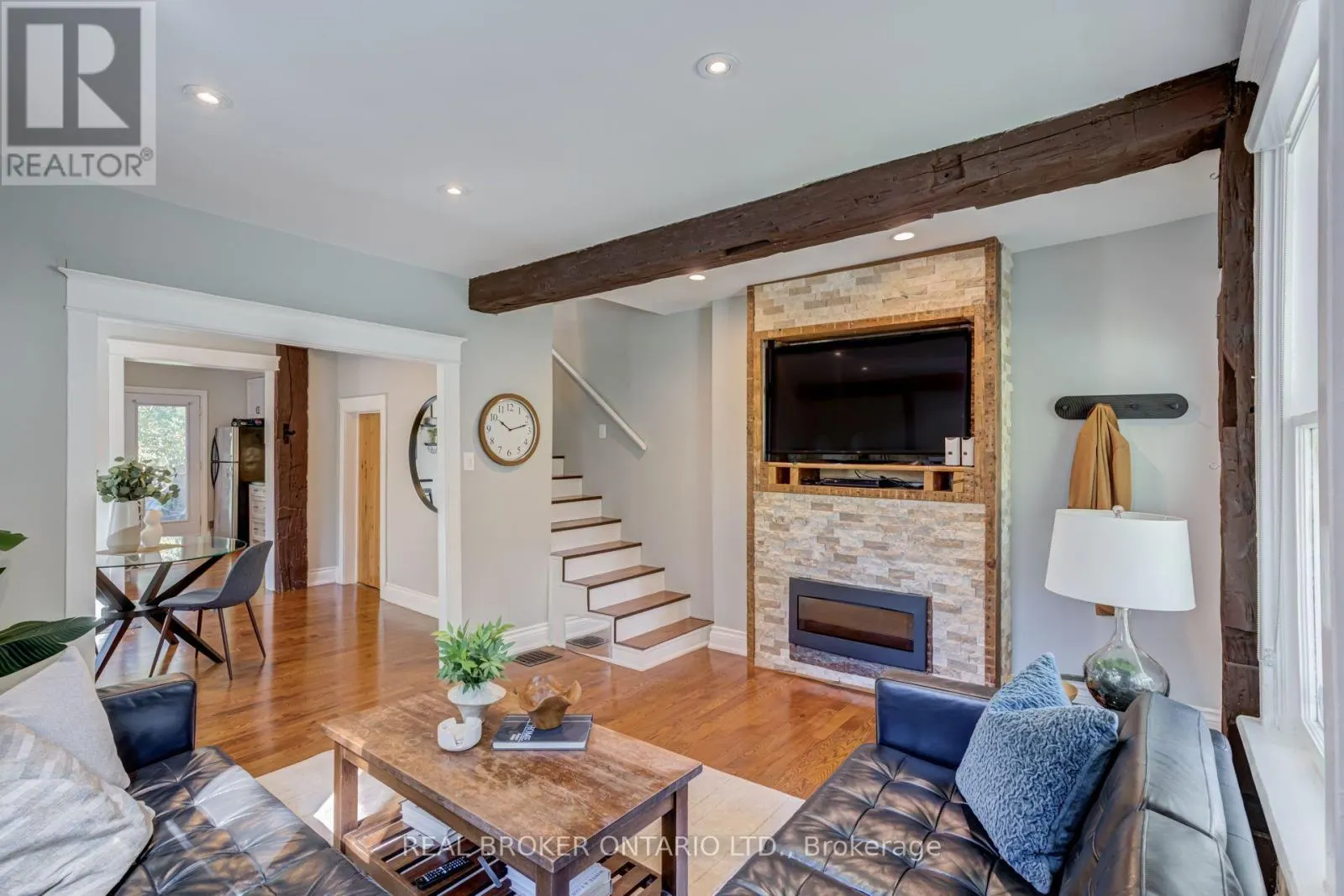 30 ELIZABETH STREET S