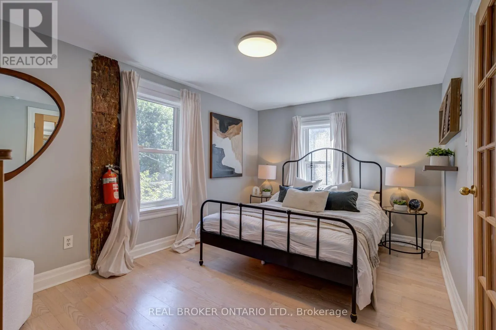 30 ELIZABETH STREET S