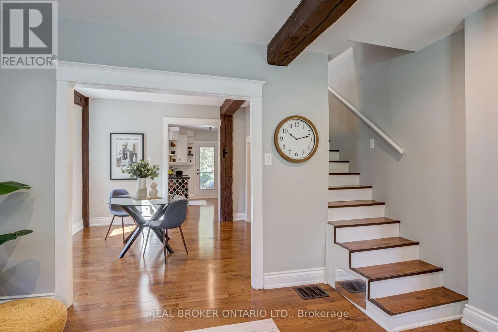 30 ELIZABETH STREET S