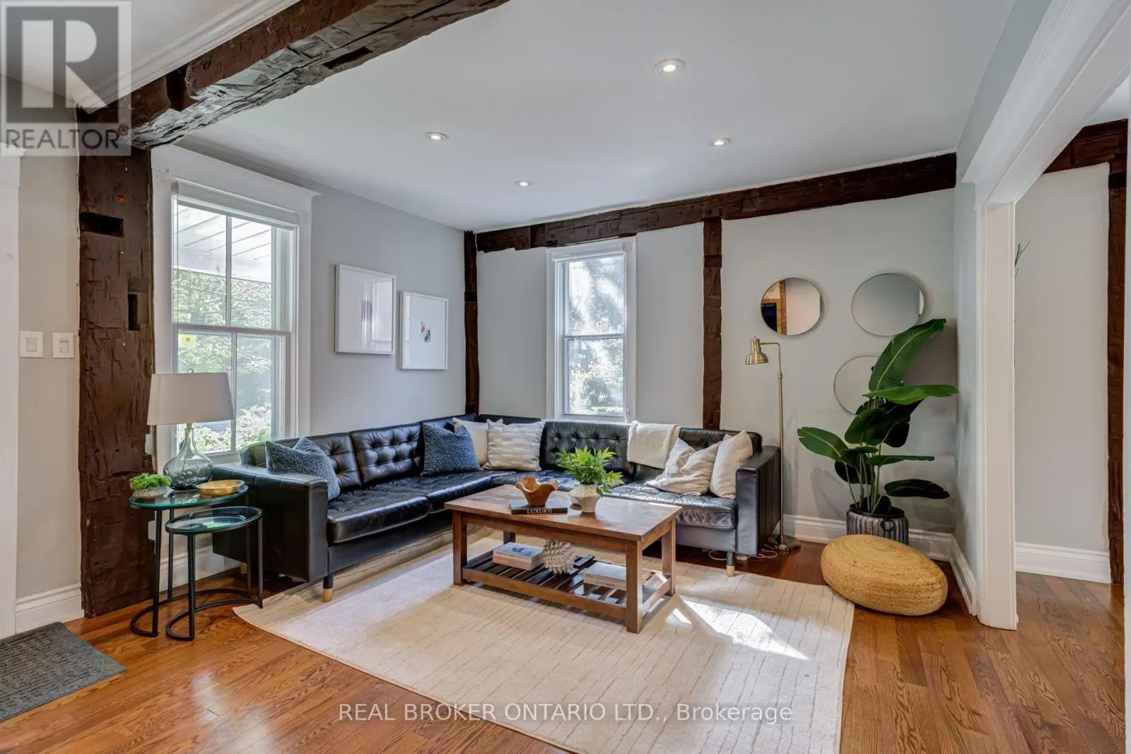 30 ELIZABETH STREET S