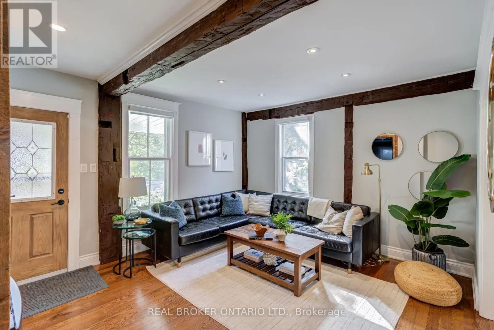 30 ELIZABETH STREET S