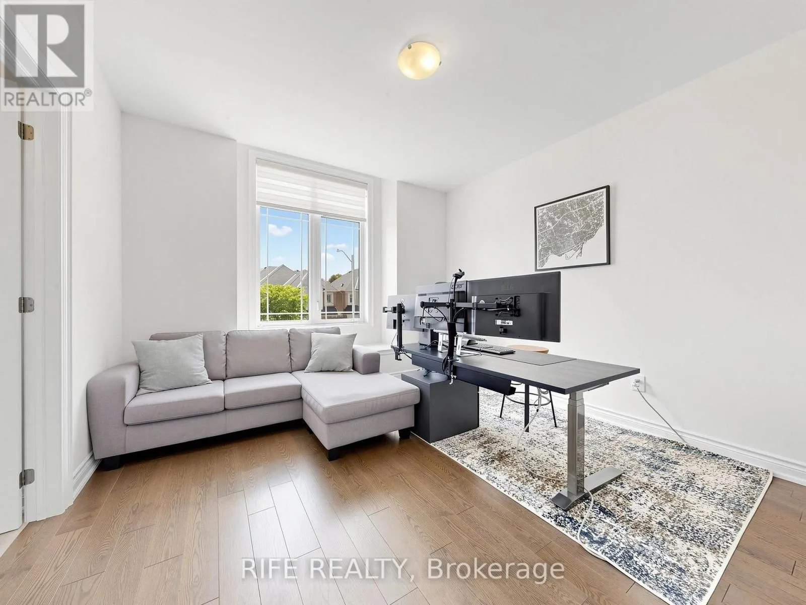 18 ROSSINI DRIVE