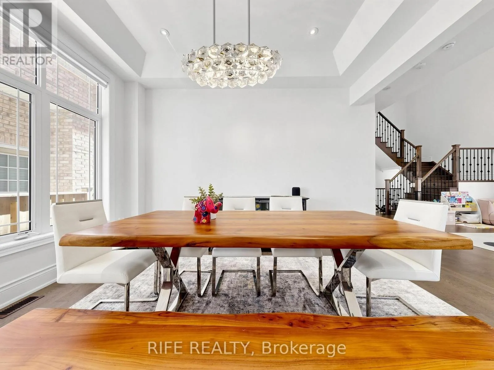 18 ROSSINI DRIVE