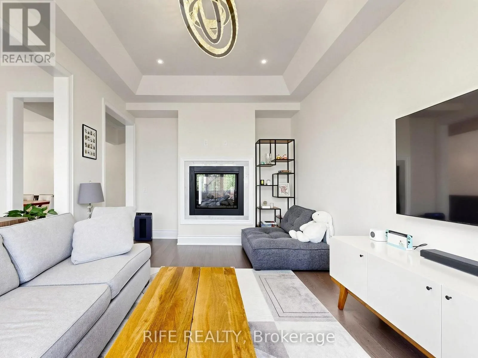 18 ROSSINI DRIVE