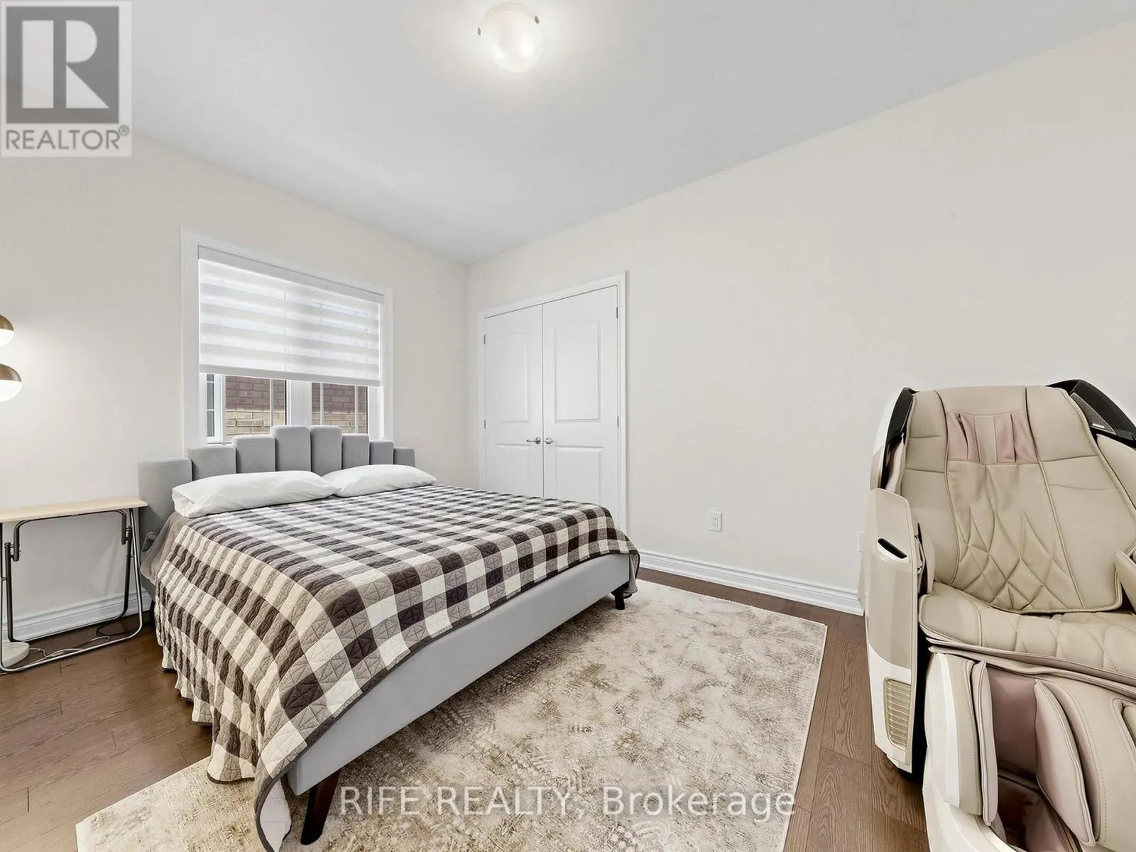18 ROSSINI DRIVE