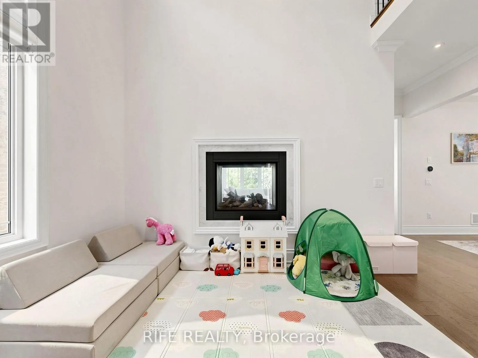 18 ROSSINI DRIVE