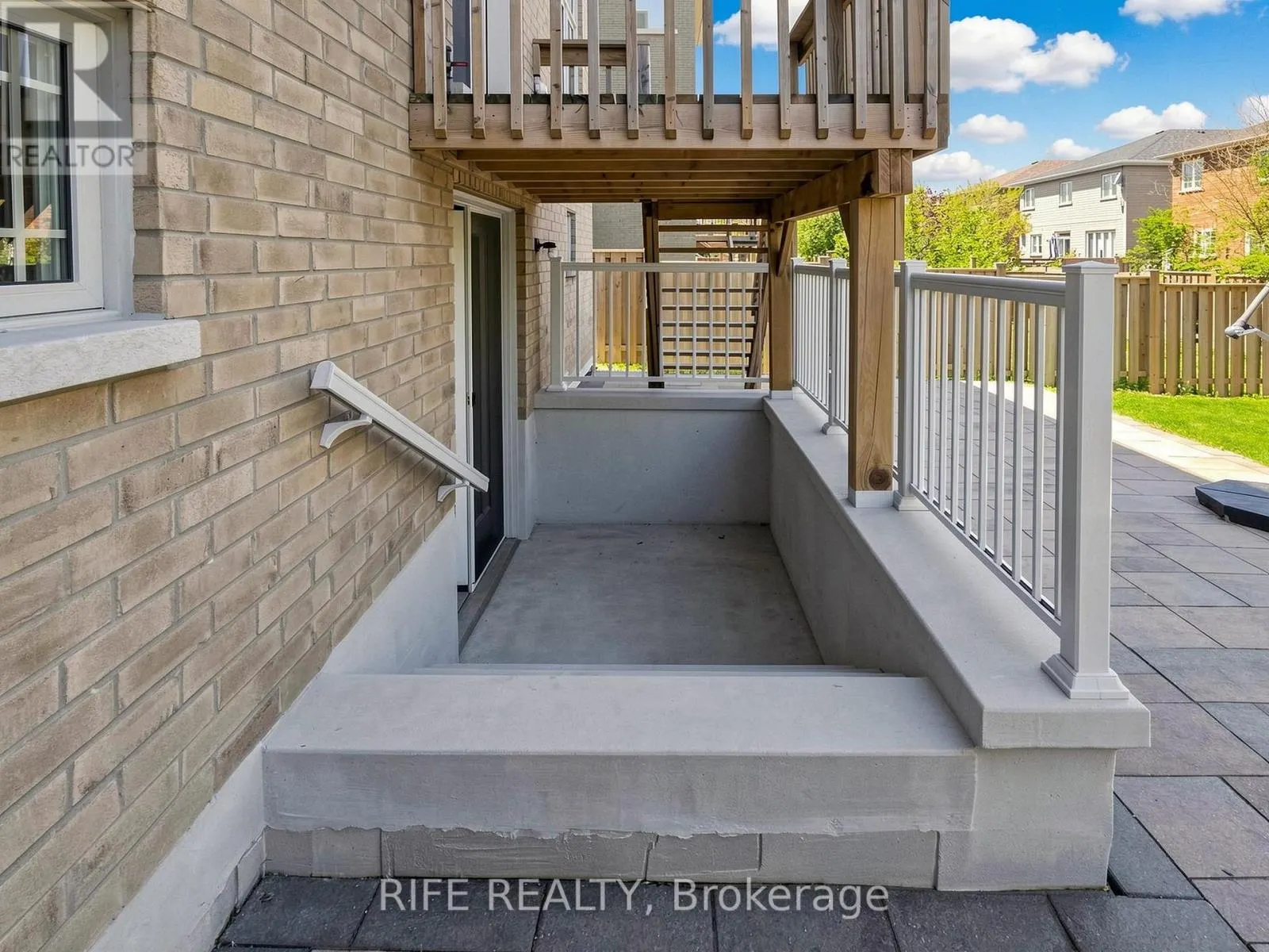 18 ROSSINI DRIVE