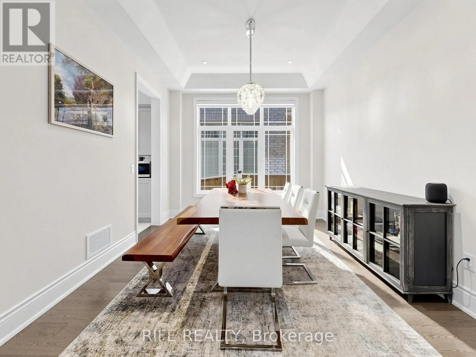 18 ROSSINI DRIVE