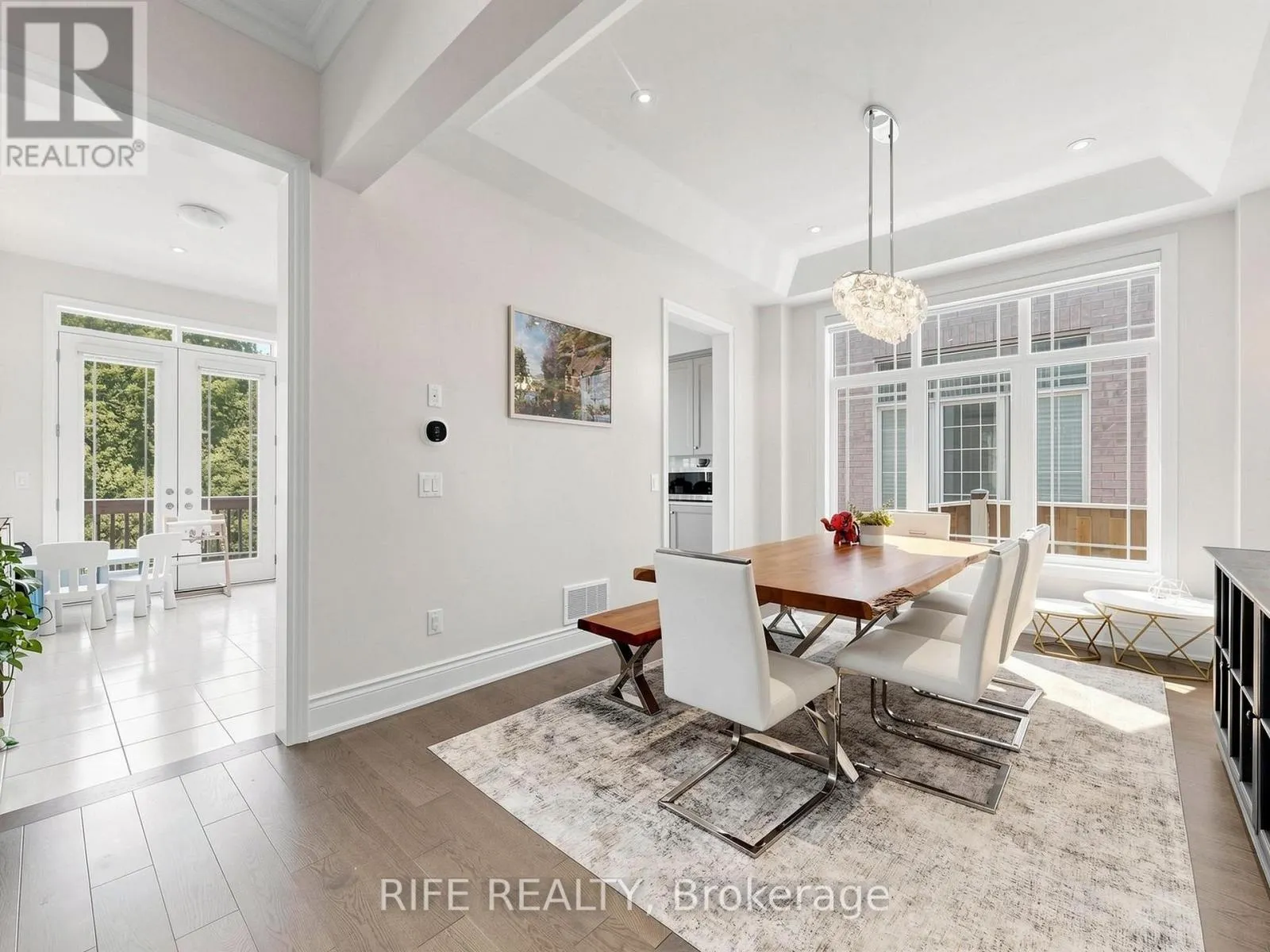 18 ROSSINI DRIVE