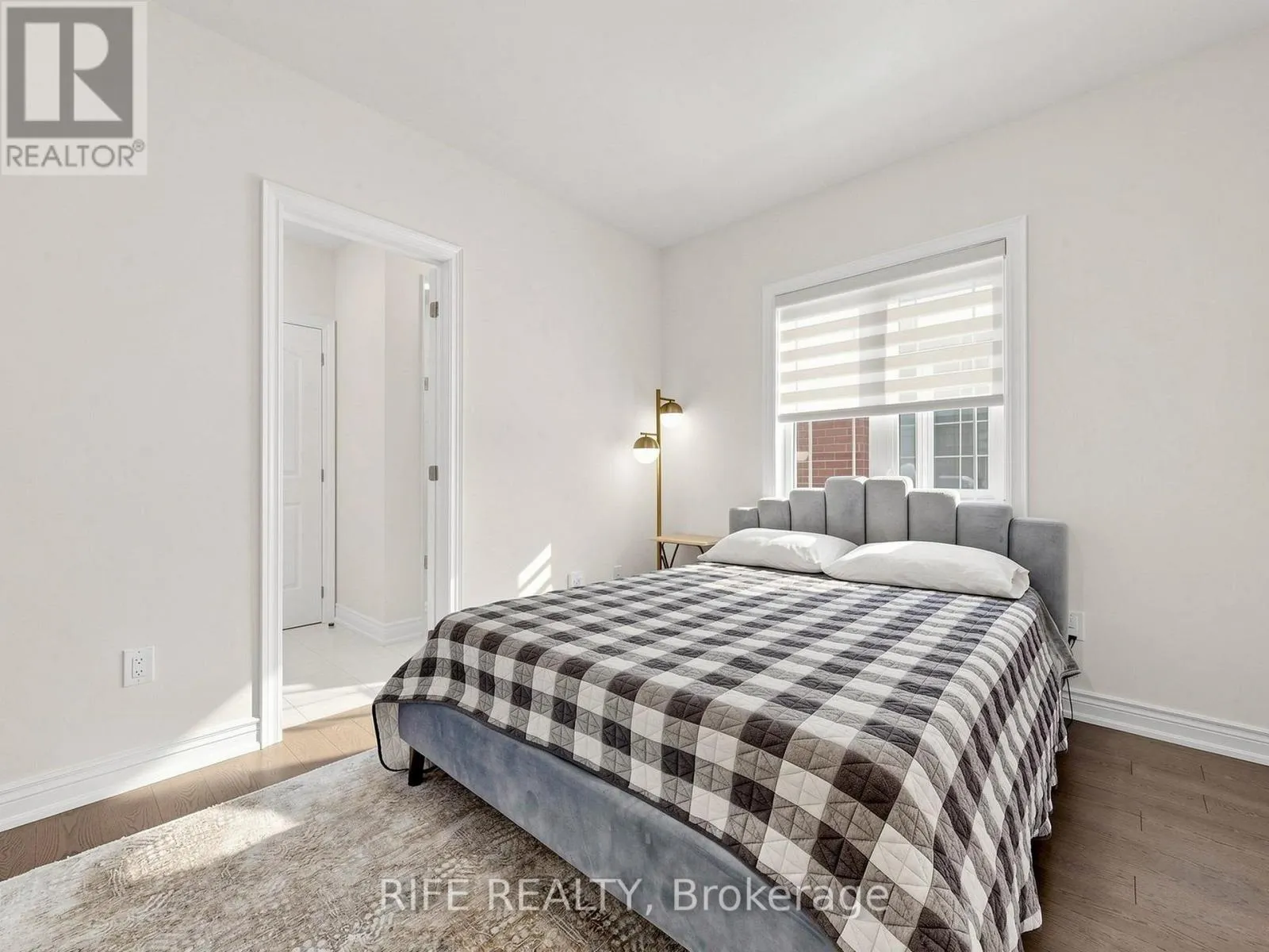 18 ROSSINI DRIVE