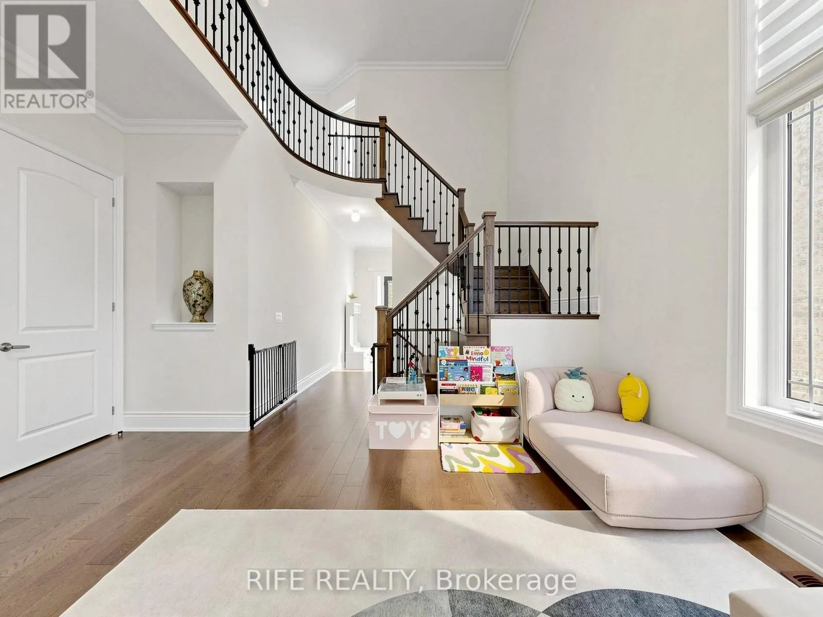 18 ROSSINI DRIVE