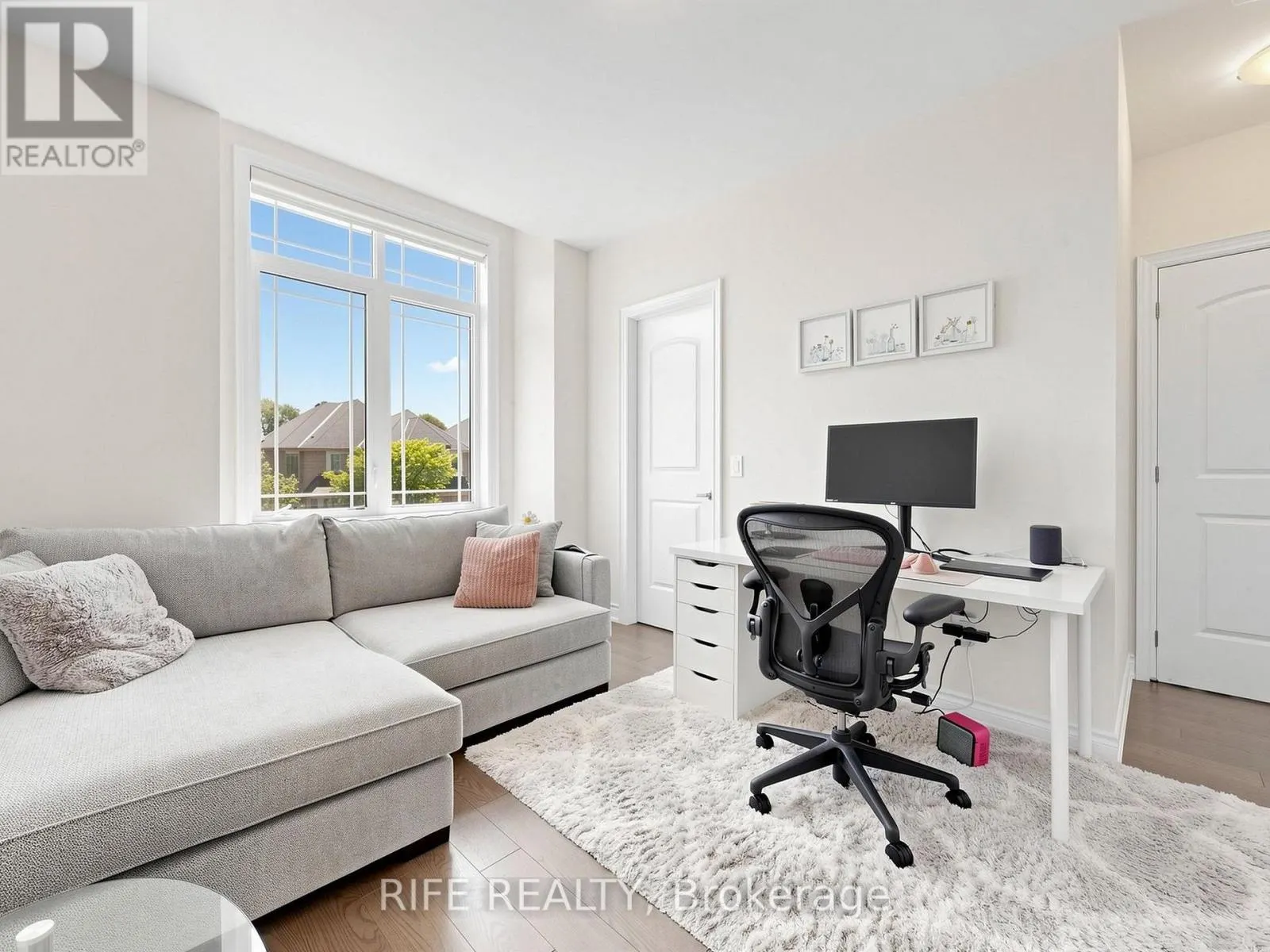 18 ROSSINI DRIVE