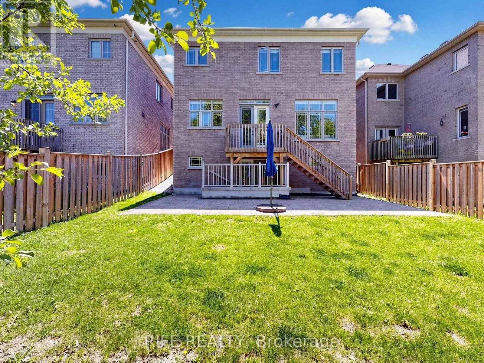 18 ROSSINI DRIVE