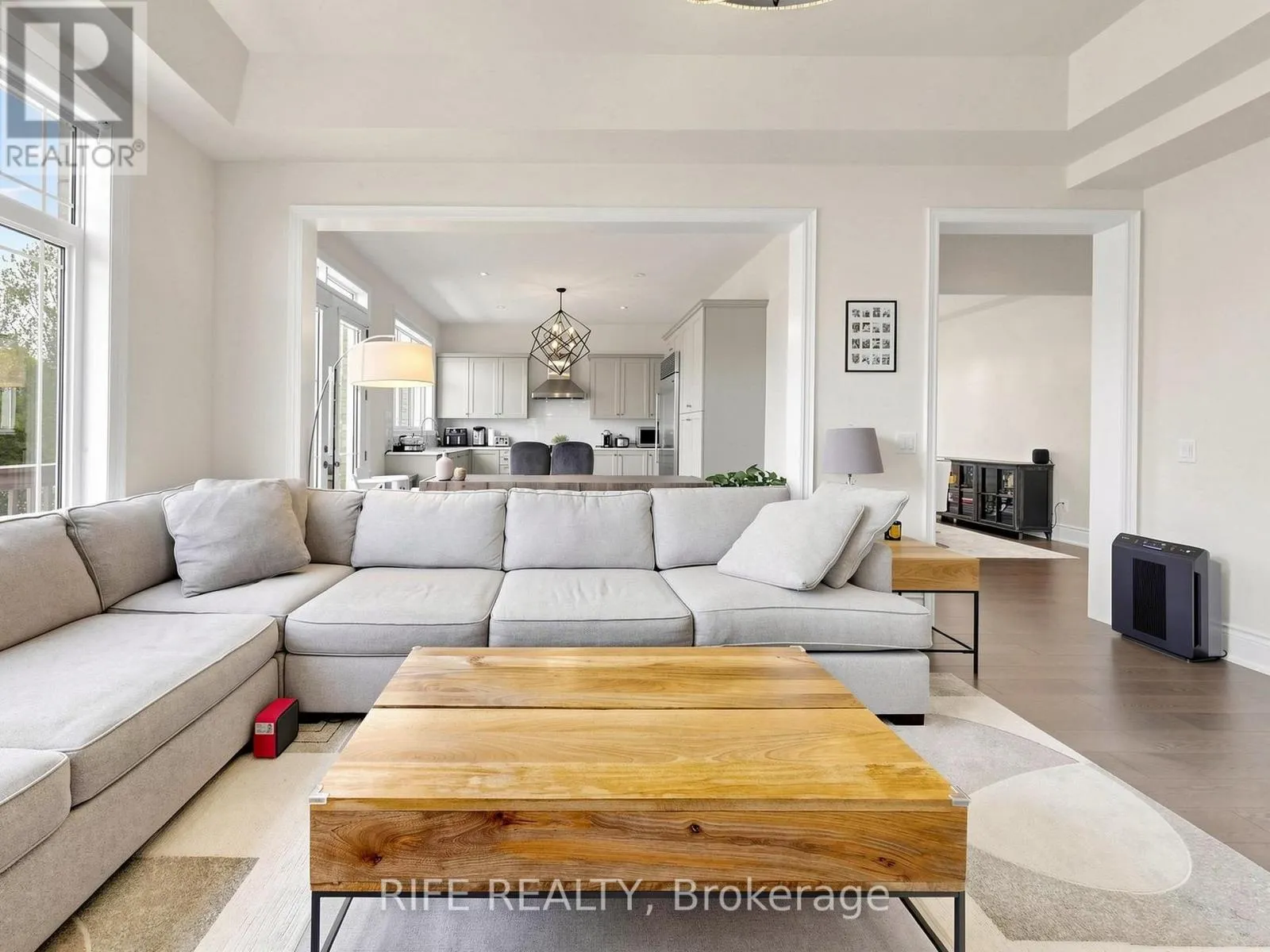 18 ROSSINI DRIVE