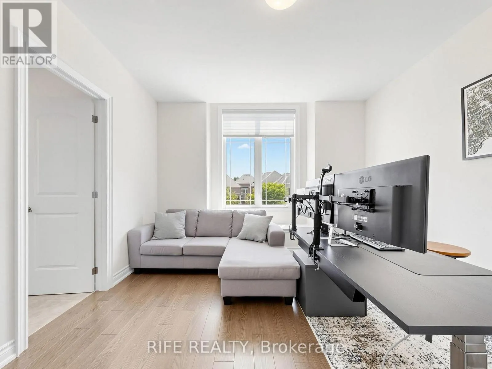 18 ROSSINI DRIVE