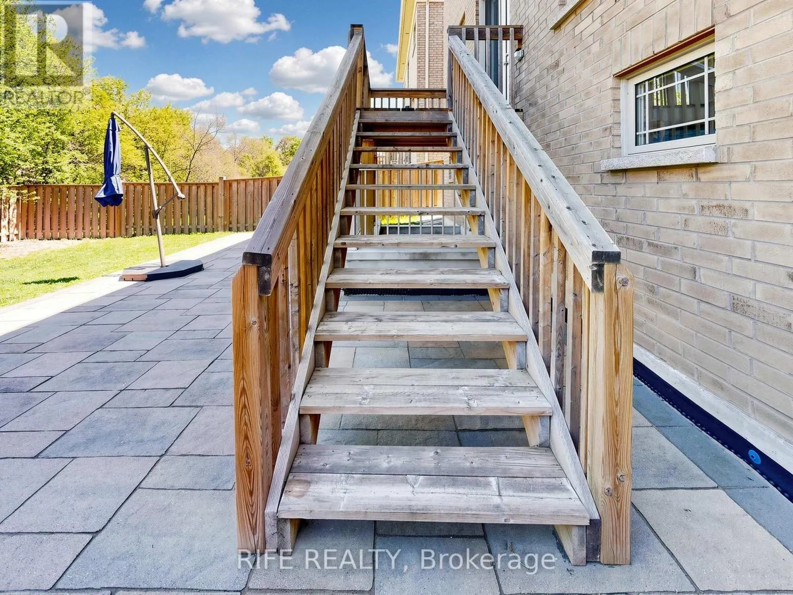 18 ROSSINI DRIVE