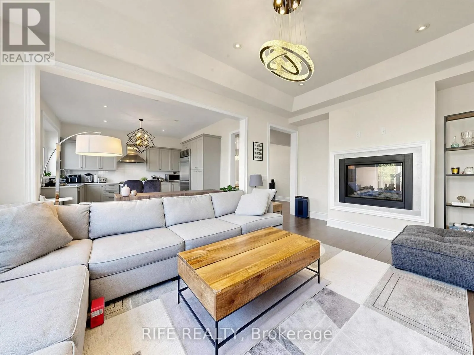 18 ROSSINI DRIVE