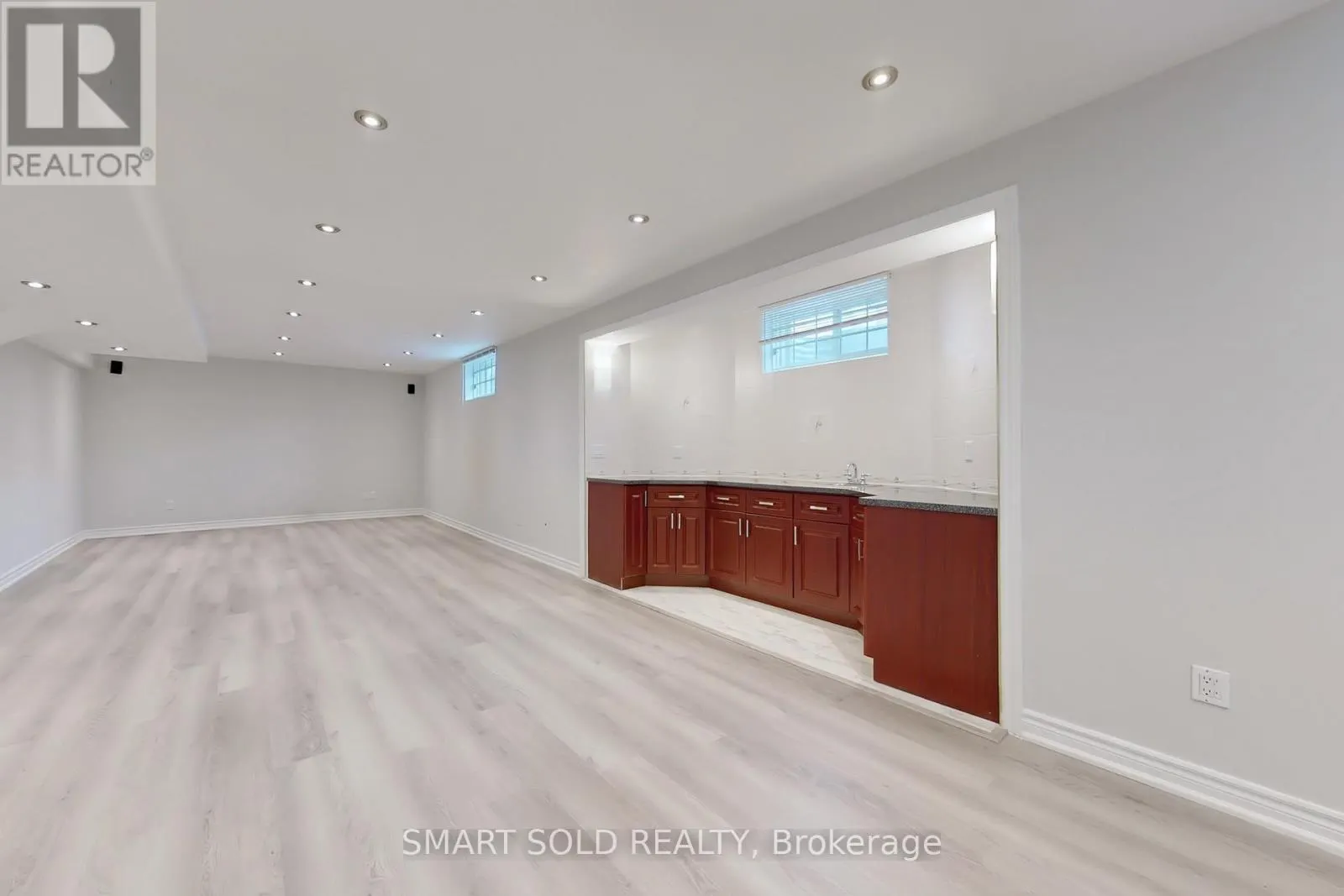 31 BLACK WALNUT CRESCENT