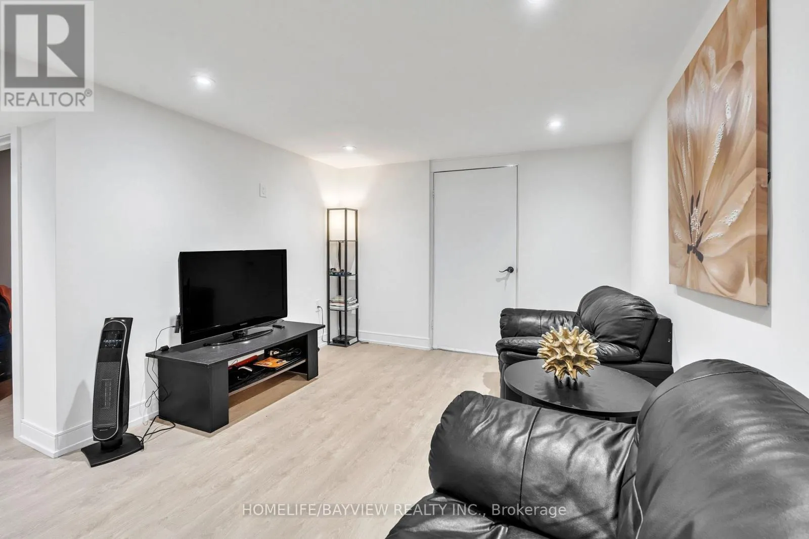 16 ROOSEVELT DRIVE