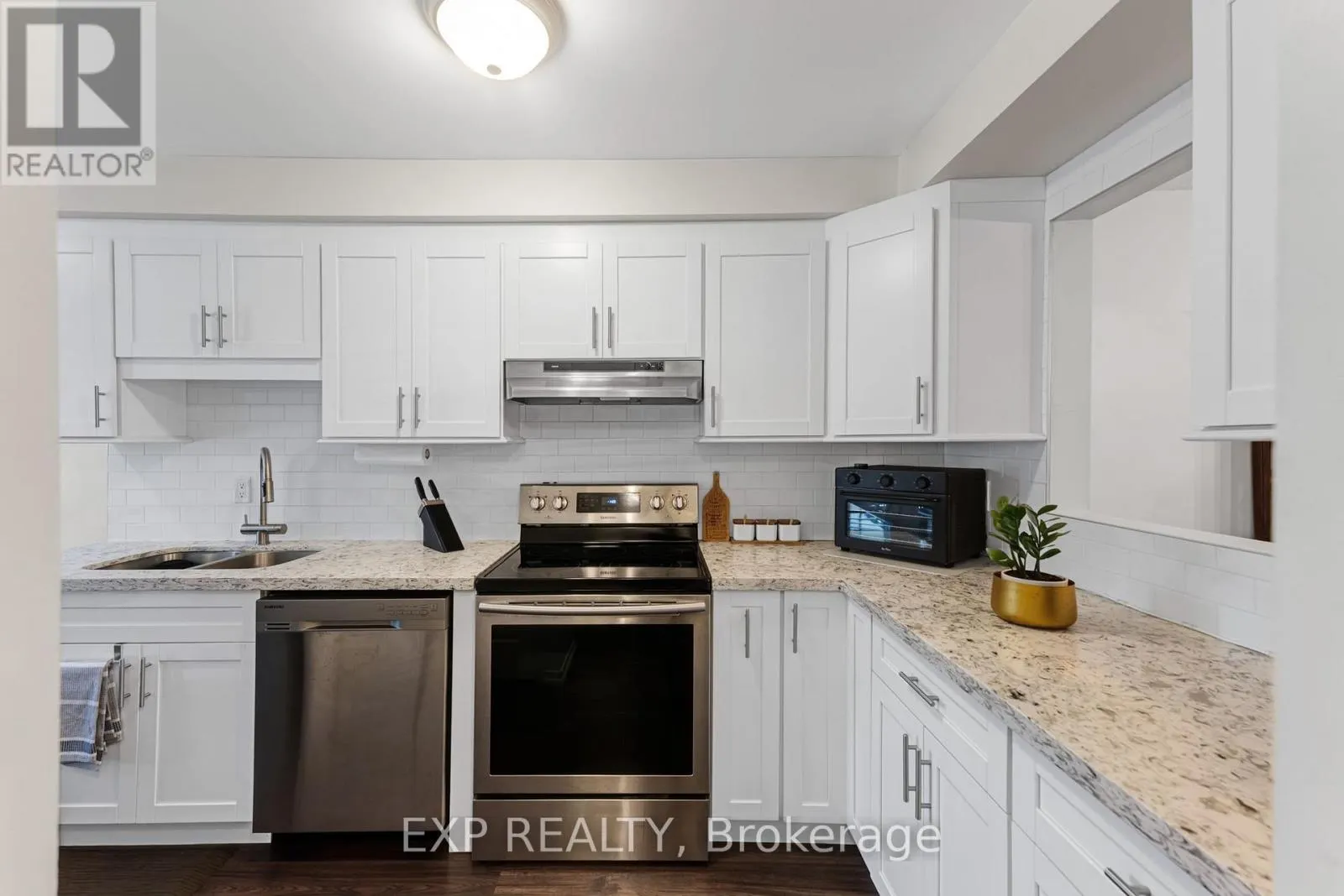 28 - 115 MAIN STREET S
