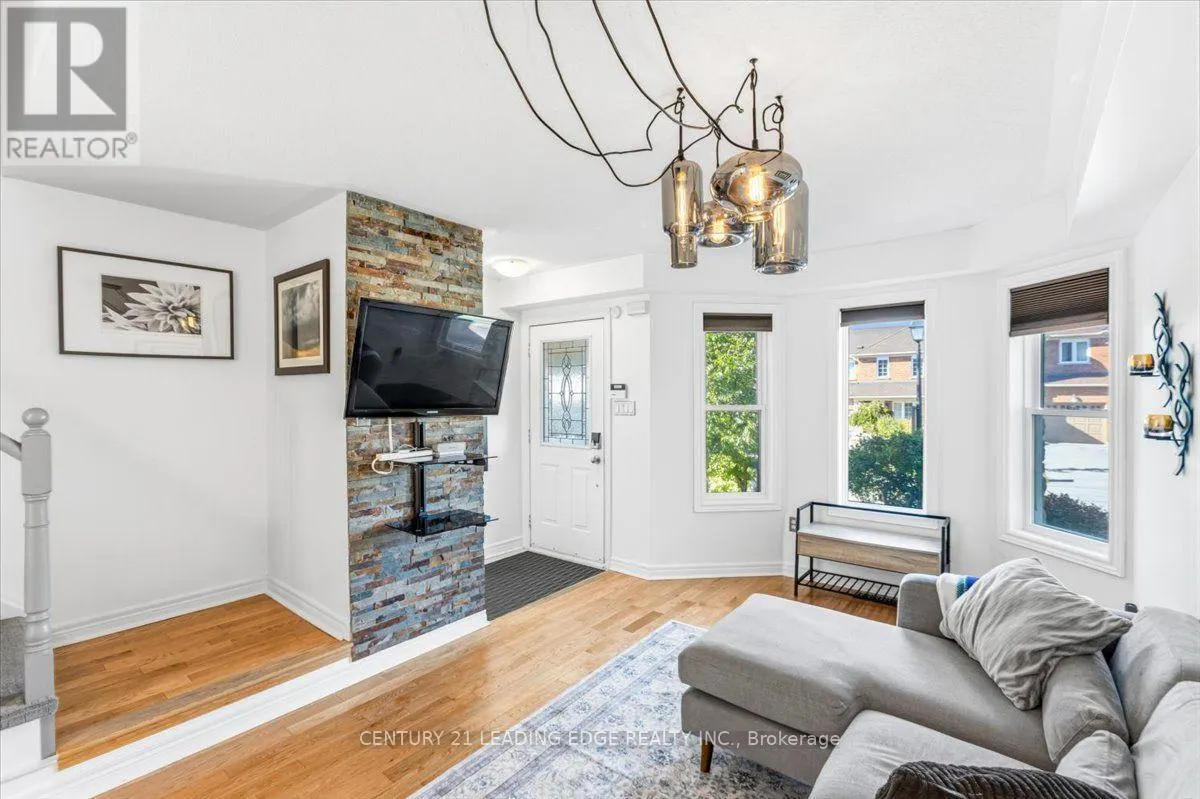 347 WOODFERN WAY