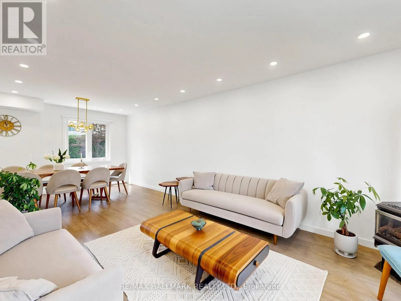 400 HANDLEY CRESCENT