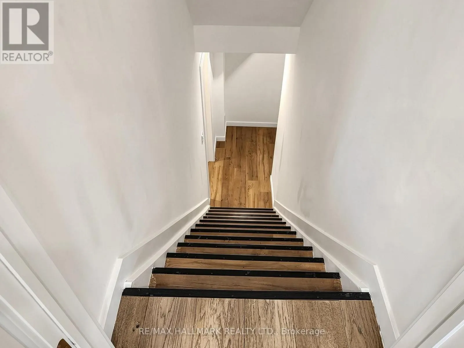 400 HANDLEY CRESCENT