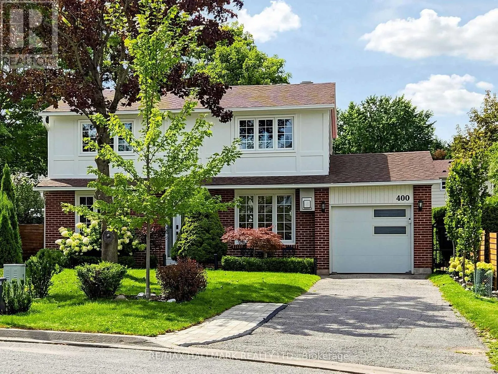 400 HANDLEY CRESCENT