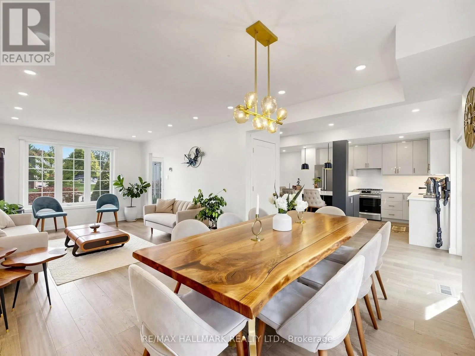 400 HANDLEY CRESCENT