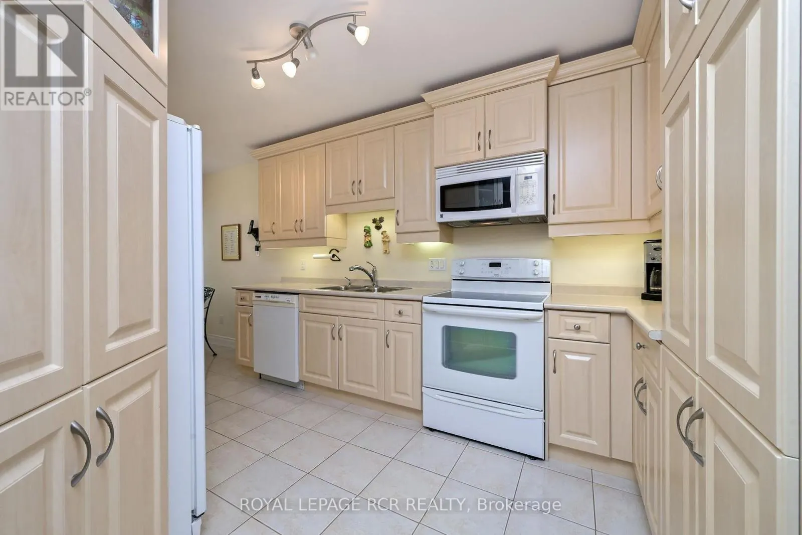 13 MONTEBELLO TERRACE