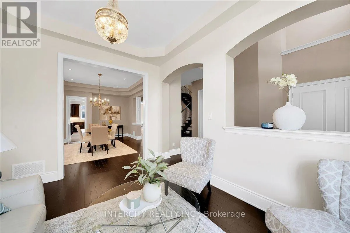 233 CARISBROOKE CIRCLE
