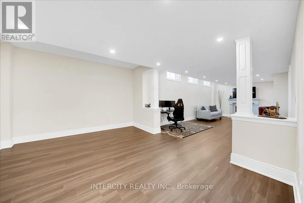233 CARISBROOKE CIRCLE