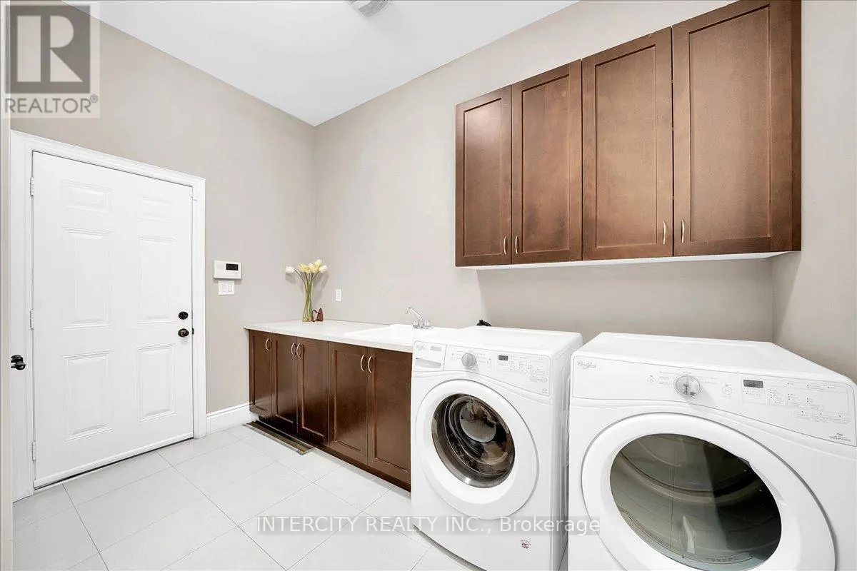 233 CARISBROOKE CIRCLE