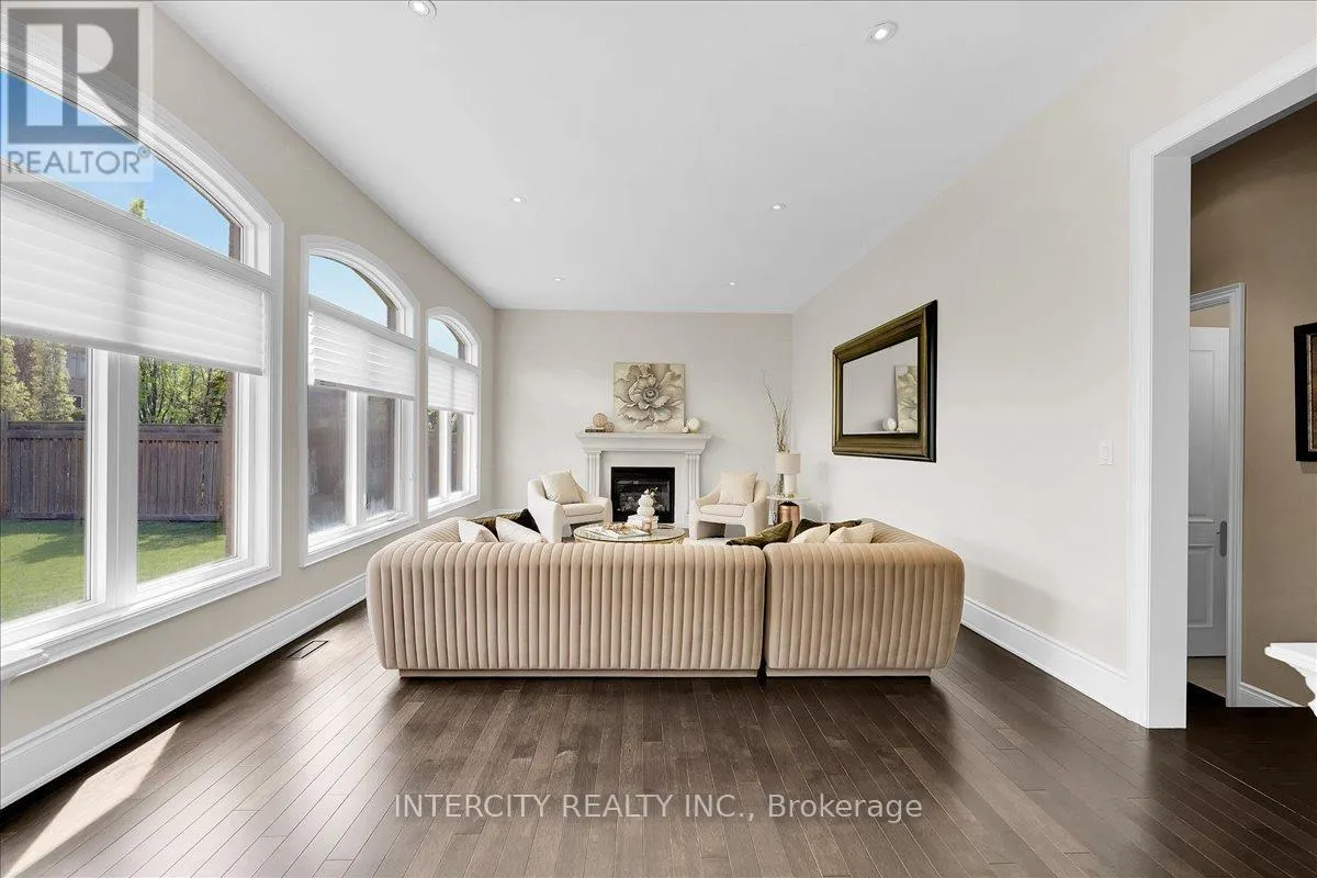 233 CARISBROOKE CIRCLE