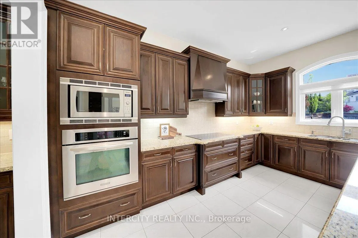 233 CARISBROOKE CIRCLE