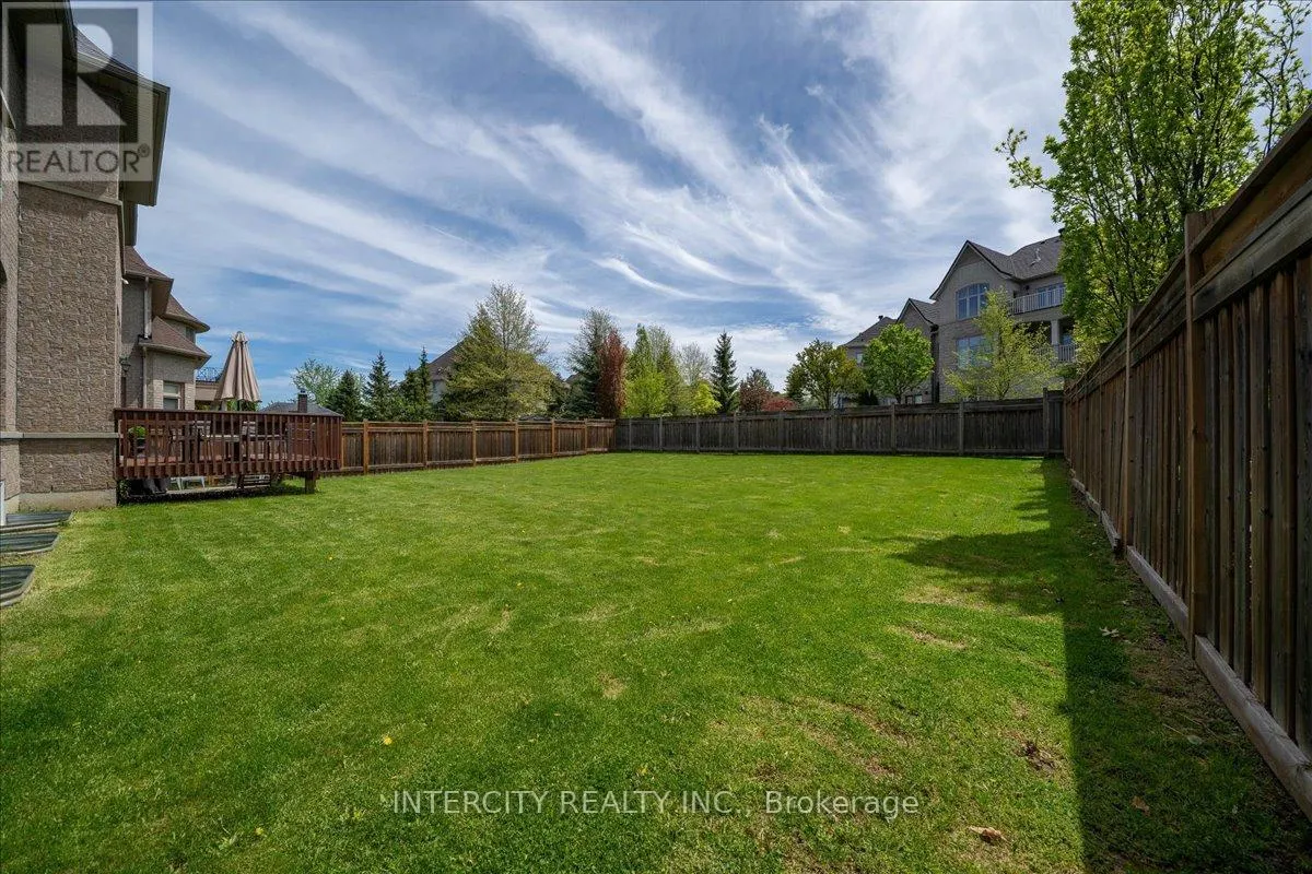 233 CARISBROOKE CIRCLE