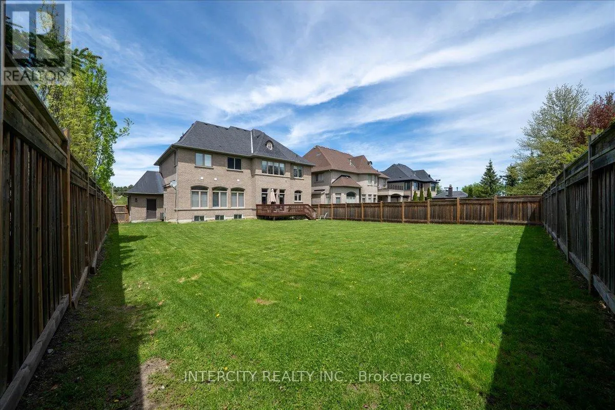 233 CARISBROOKE CIRCLE