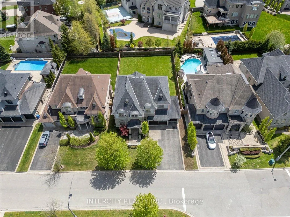 233 CARISBROOKE CIRCLE