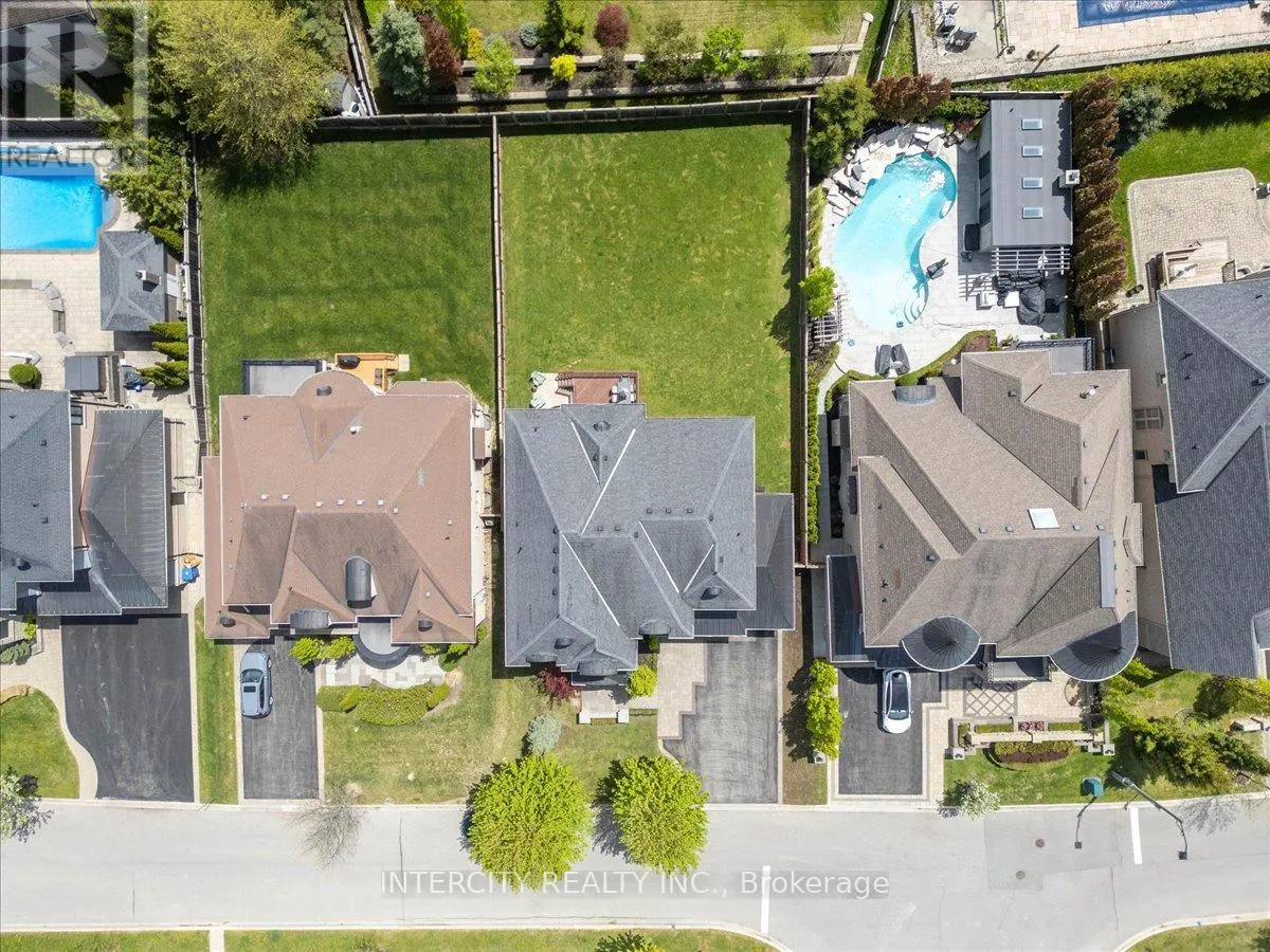 233 CARISBROOKE CIRCLE