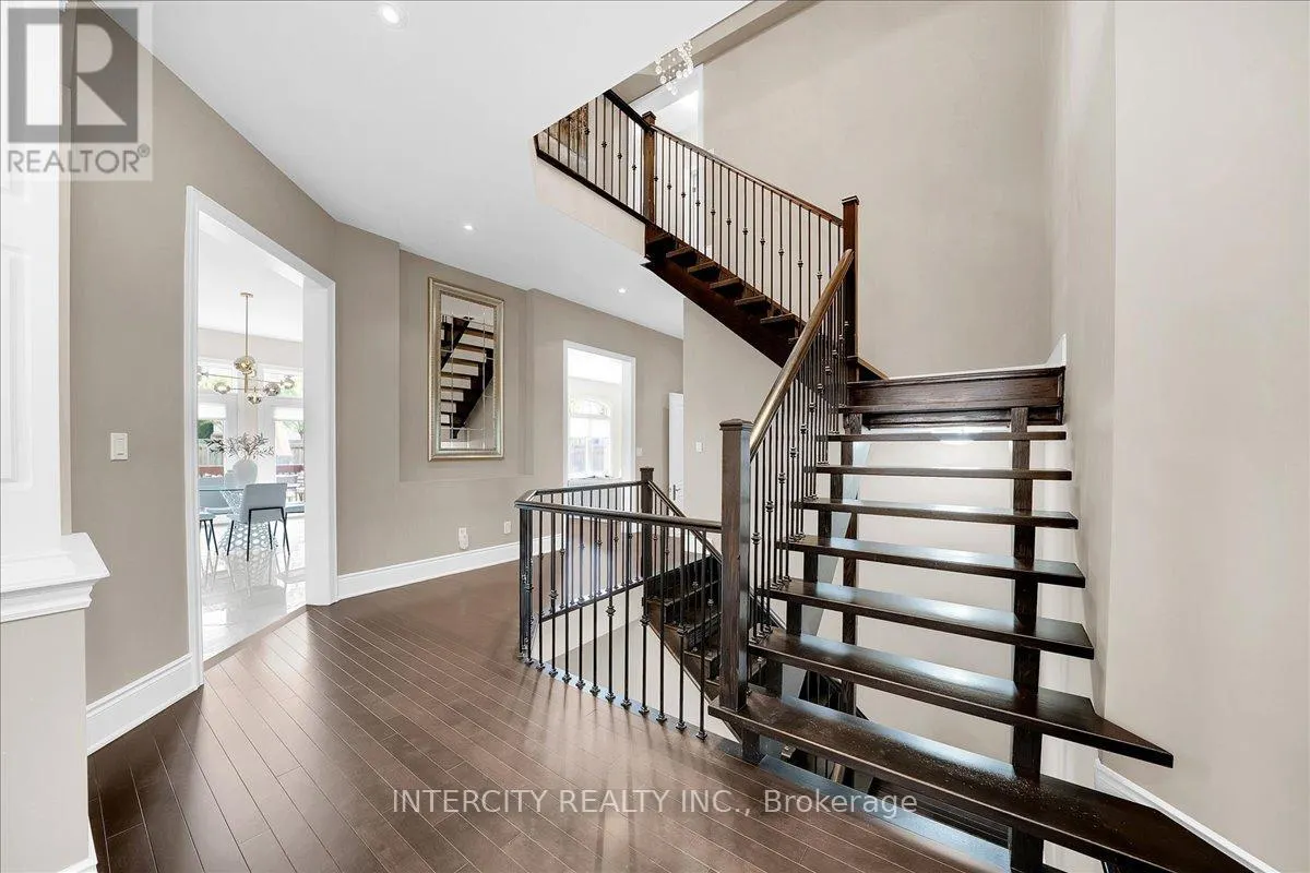 233 CARISBROOKE CIRCLE
