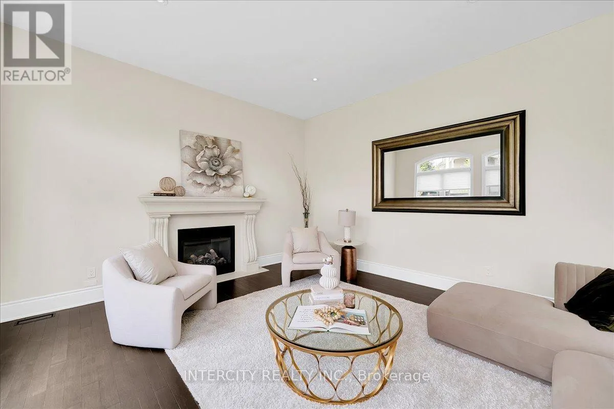 233 CARISBROOKE CIRCLE