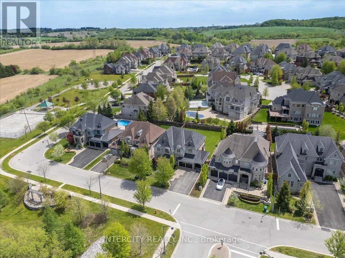 233 CARISBROOKE CIRCLE