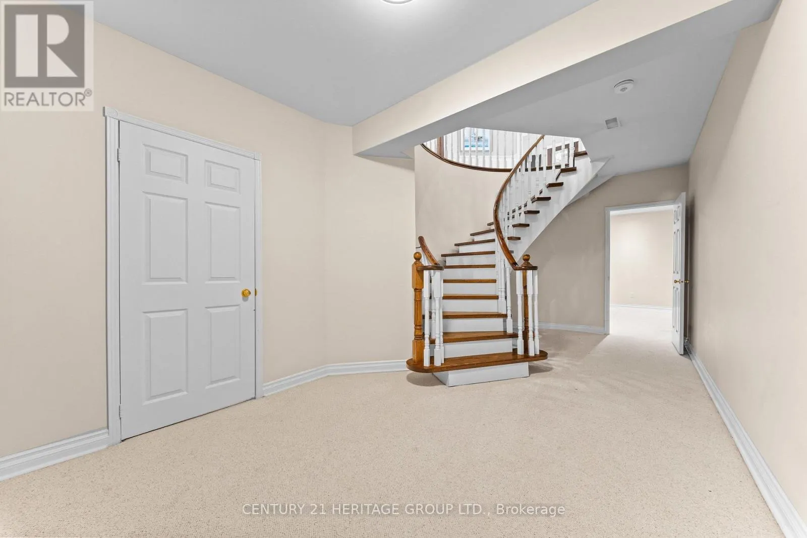 48 CARLYLE CRESCENT