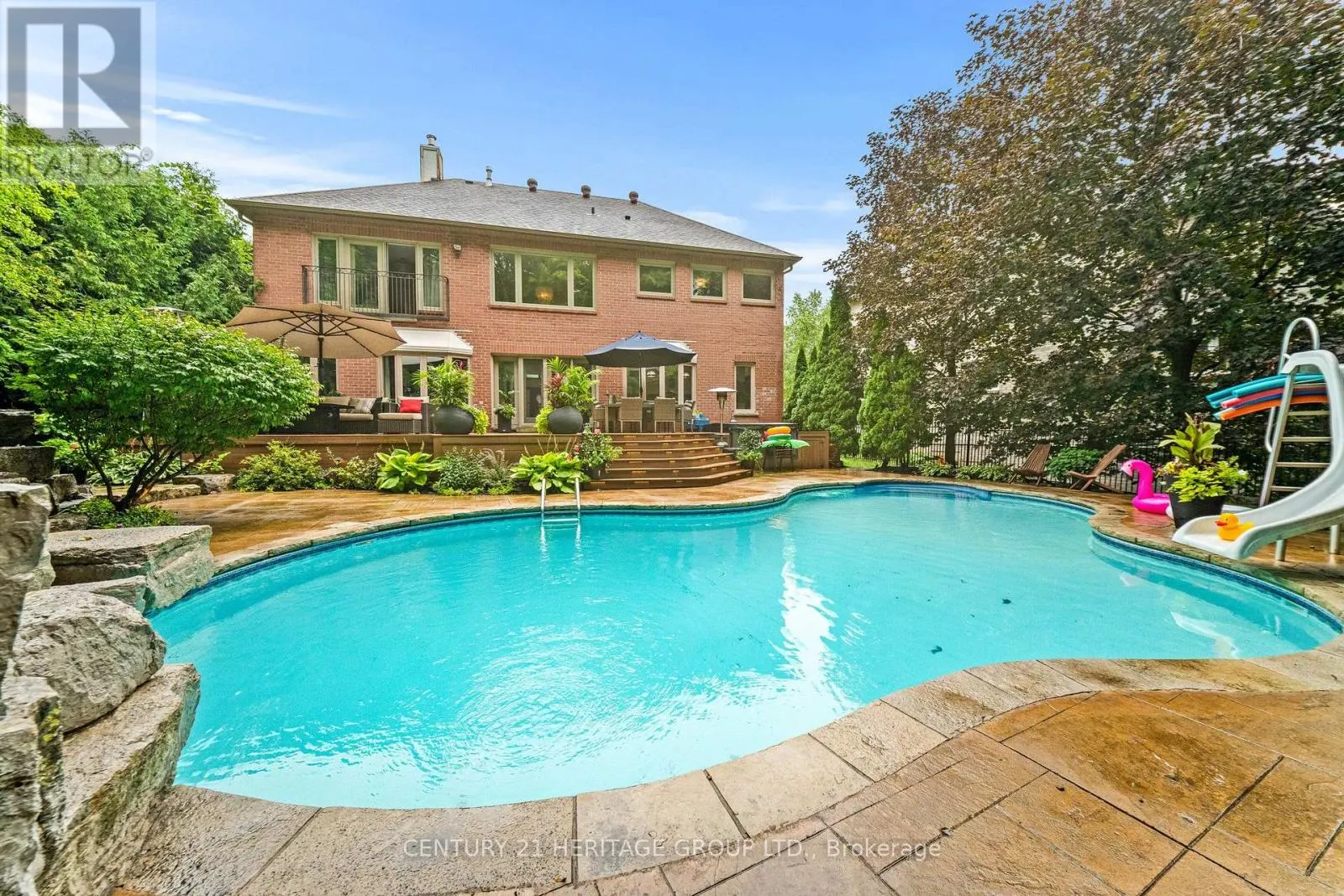 48 CARLYLE CRESCENT