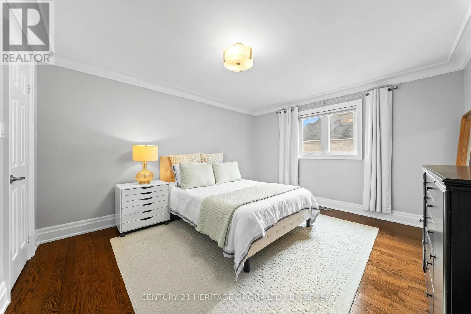 48 CARLYLE CRESCENT
