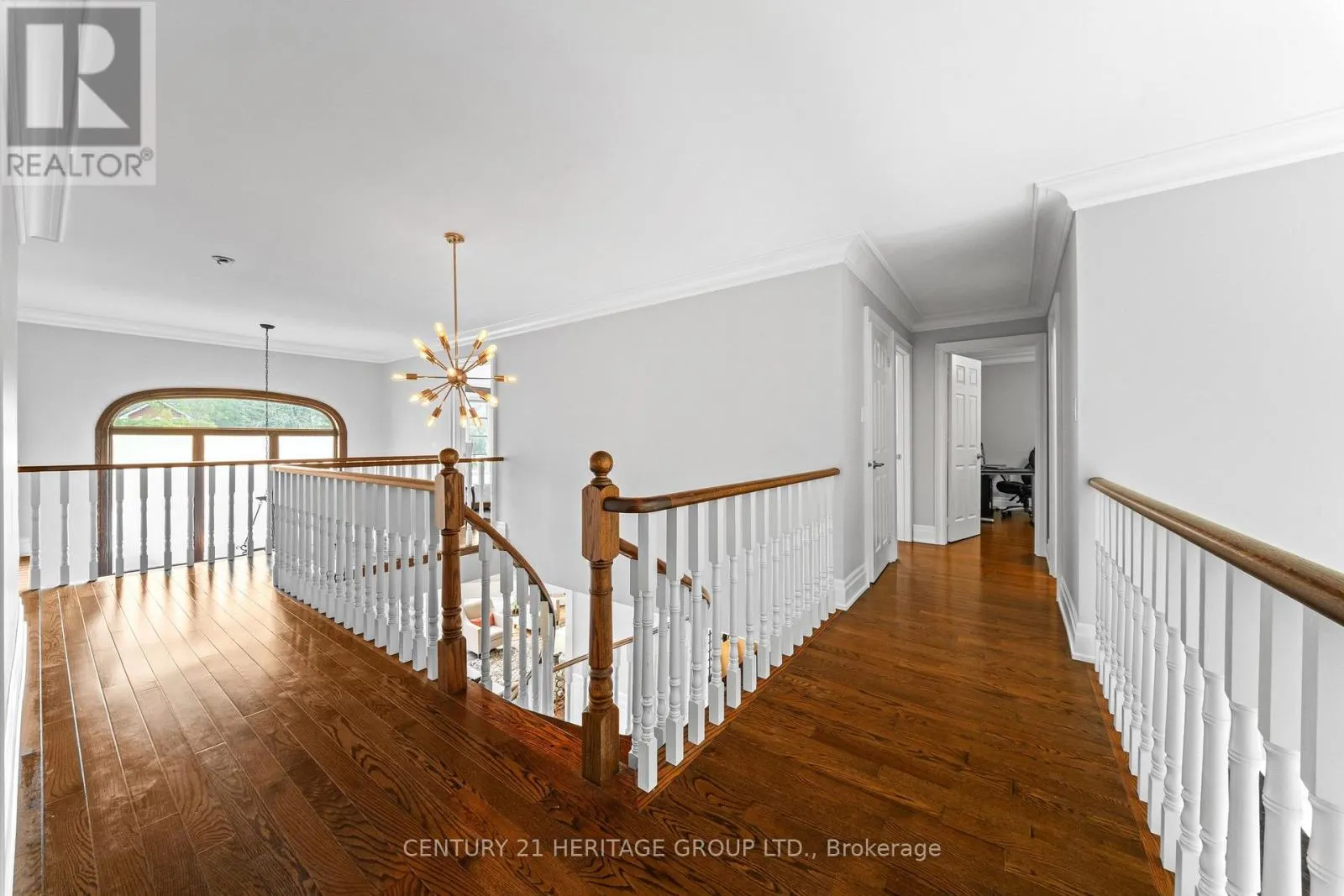 48 CARLYLE CRESCENT